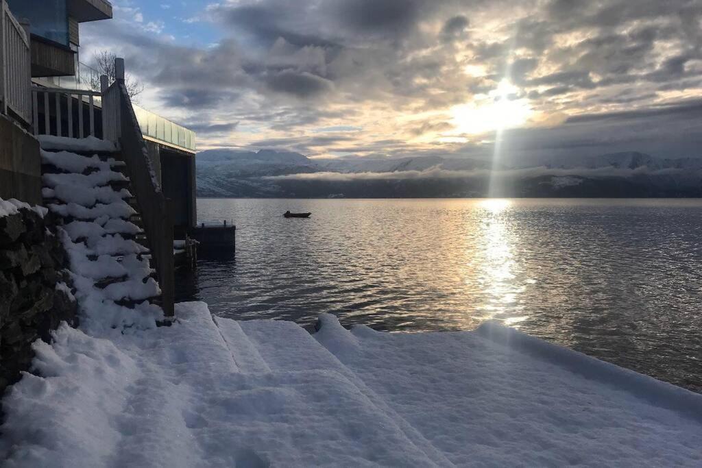 Panoramaresort In Hardangerfjorden Leilighet I Sjokanten Ved Hardangerfjorden For 7 Personer Boat , Sauna,Kajak, Sup For Rent Oystese Bagian luar foto